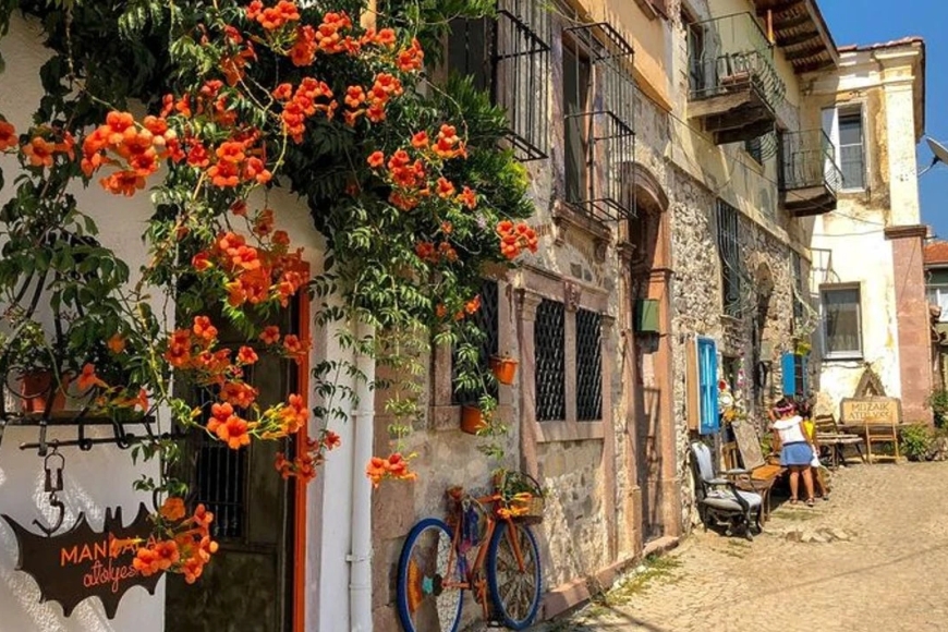 Ege’de Saklı Cennet! Küçükköy’ün Taş Evleri, Galerileri ve Kokulu Sokakları
